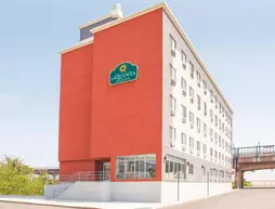 La Quinta Inn and Suites Far Rockaway JFK Airport | New York - New York (ve civarı) - Queens - Far Rockaway