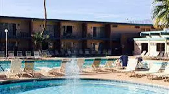 Desert Hot Springs Spa Hotel | Kaliforniya - Imperial County - Palm Springs (ve civarı) - Desert Hot Springs