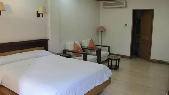 Hollywood Suites | Mactan Island - Lapu-Lapu