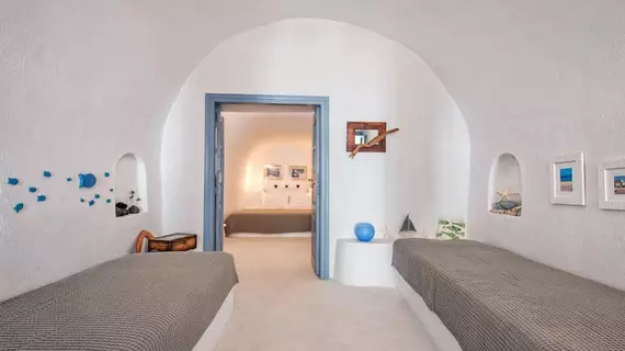 Skala Cave by Thireon | Ege Adaları - Santorini