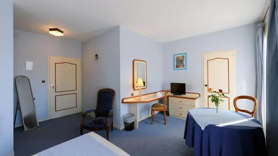 Hotel Le Bourgogne | Auvergne-Rhone-Alpes - Haute-Savoie (bölge) - Thonon-les-Bains (ve civarı) - Evian-les-Bains