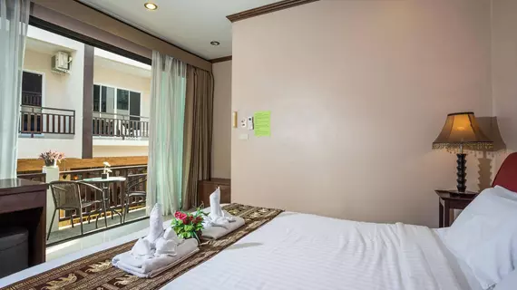 Kata Beachwalk and Bungalows | Phuket (ve civarı) - Karon - Kata Plajı