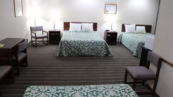 Desoto Inn and Suites Missouri Valley | Iowa - Council Bluffs (ve civarı) - Missouri Valley