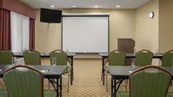 Country Inn & Suites by Radisson, Bloomington Normal Airport | İllinois - Bloomington (ve civarı) - Bloomington