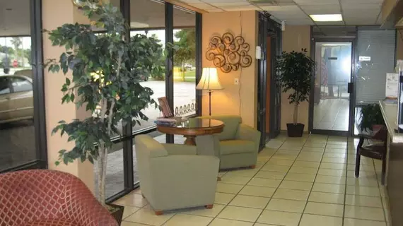 Lake Cecile Inn and Suites | Florida