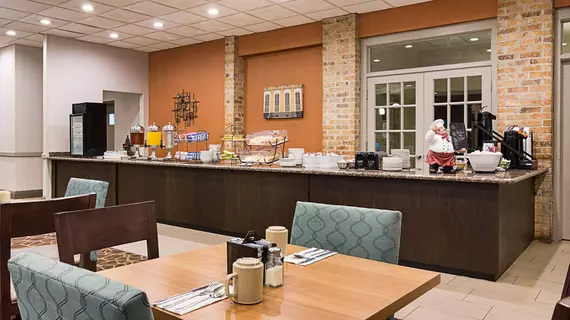 Rodeway Inn and Suites and Conference Center | Louisiana - Monroe (ve civarı) - Monroe