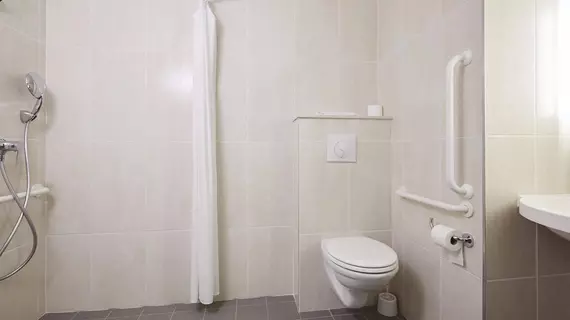 B&B Lyon Vénissieux | Auvergne-Rhone-Alpes - Rhone (bölge) - Lyon (ve çevresi) - Venissieux