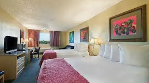 Oxford Inn & Suites Lancaster | Kaliforniya - Los Angeles County - Lancaster (ve civarı)