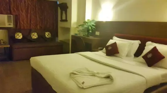 Hotel Samraj | Maharaştra - Raigad - Bombay (ve civarı) - Bombay - Malad - Batı Banliyöleri