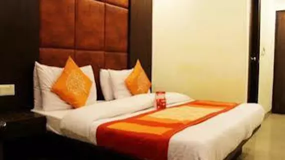 OYO Rooms Revolving Restaurant Mussoorie | Uttarkand - Dehra Dun Bölgesi - Dehradun - Mussoorie