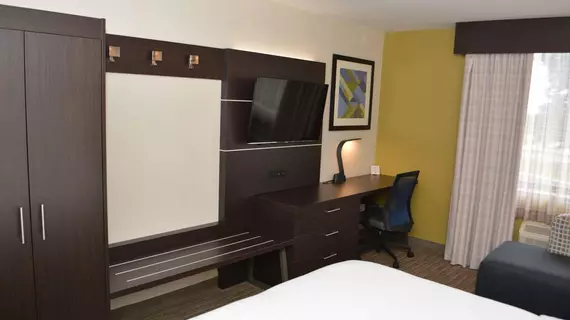 Holiday Inn Express and Suites Waterville North | Maine - Augusta (ve civarı) - Waterville