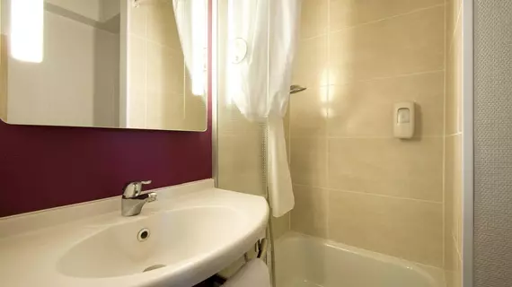 B&B Lyon Vénissieux | Auvergne-Rhone-Alpes - Rhone (bölge) - Lyon (ve çevresi) - Venissieux