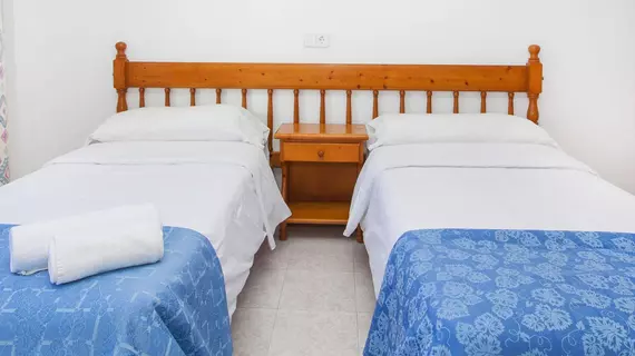 Hostal Torres | Balearic Adaları - İbiza Adası - Sant Antoni de Portmany