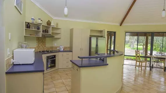 Dunsborough Rail Carriages & Farm Cottages | Batı Avustralya - Quindalup