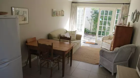 AppleBee Guest Cottage | Eastern Cape - Makana - Grahamstown