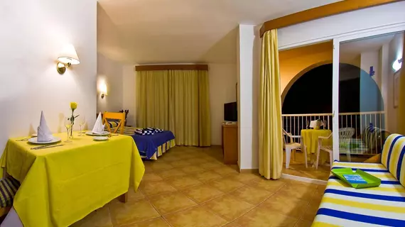 Aparthotel Rosamar | Balearic Adaları - İbiza Adası - Sant Antoni de Portmany - Cala de Bou