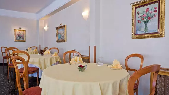 Hotel Ariston Montecarlo | Liguria - Imperia (il) - Sanremo