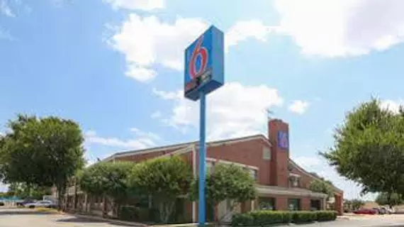 Motel 6 Dallas - Plano Northeast | Teksas - Dallas (ve civarı) - Plano