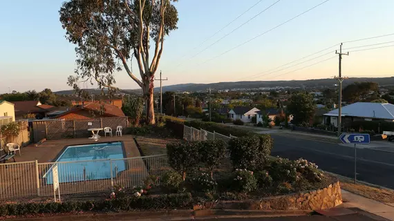 Crestview Tourist Park | New South Wales - Queanbeyan - Karabar