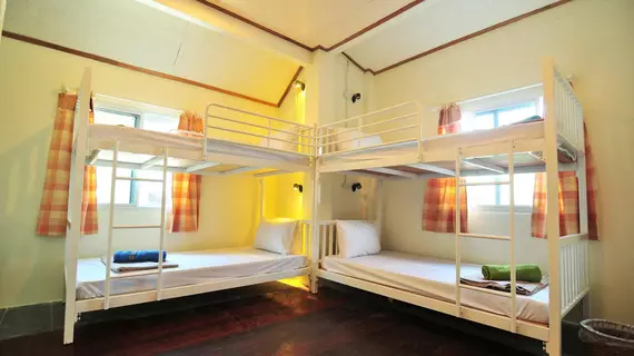 Phi Phi October Guesthouse | Krabi İli - Ko Phi Phi