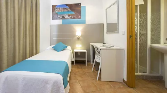 Hostal Adelino | Balearic Adaları - İbiza Adası - Sant Antoni de Portmany