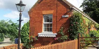 Hitchin Station Bungalow