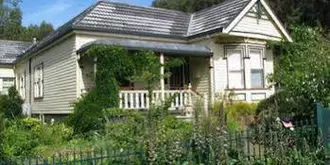 Glenbrook House and Cottage