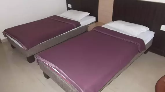 Hotel Nikhil Garden | Maharaştra - Pune Bölgesi - Shirur - Shikrapur