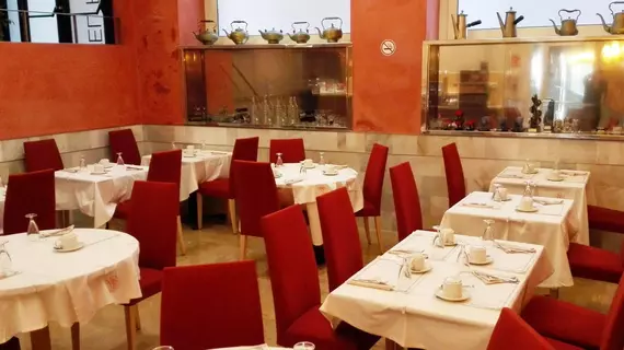 Hotel Rambla Figueres | Katalonya - Girona İli - Alt Empordà - Figueres