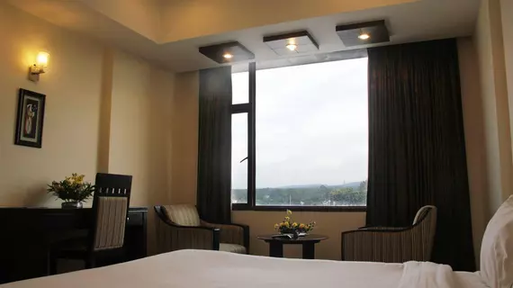 Hotel Softel Plaza | Uttarkand - Dehra Dun Bölgesi - Dehradun