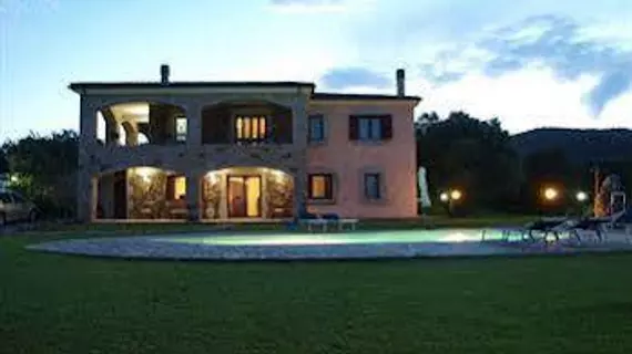 Bed & Breakfast Giardinos | Sardinya - Sassari - Olbia