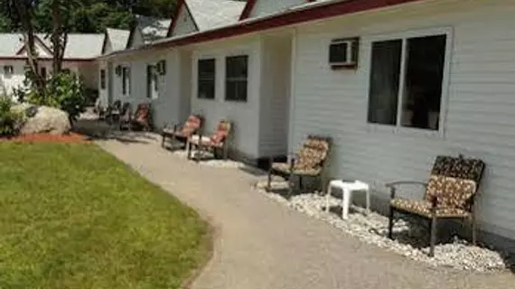 Saco River Motor Lodge & Suites | New Hampshire - Center Conway