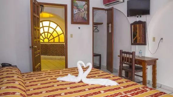 Hotel Colonial | Colima - Manzanillo (ve civarı) - Manzanillo