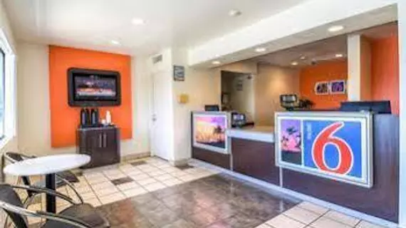 Motel 6 Corona | Kaliforniya - Riverside County - Riverside (ve civarı) - Corona