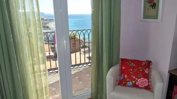 Welcome Inn Nerja | Andalucia - Malaga İli - La Axarquía - Nerja