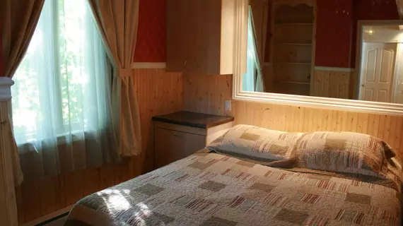 Camping Juneau-Chalets | Quebec - Quebec (ve civarı) - Saint-Augustin-de-Desmaures