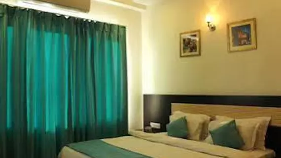 OYO Premium Near Udaipur Railway Station | Racastan - Udaipur Bölgesi - Udaipur