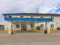 Motel 6 Fargo- South