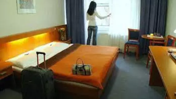 Hotel Inos | Prag - Městská čast Praha 4 (en büyük Prag ilçesi) - Podoli