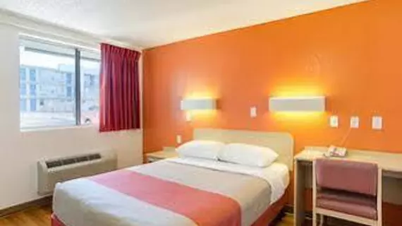 Motel 6 Denver Central - Federal Boulevard | Kolorado - Denver (ve civarı) - Denver - Regis