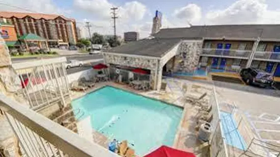 Motel 6 San Antonio Northwest - Medical Center | Teksas - San Antonio (ve civarı) - San Antonio