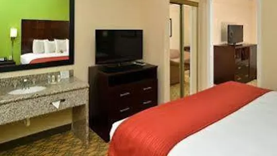 Quality Inn & Suites Baymeadows | Florida - Jacksonville (ve civarı) - Jacksonville