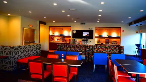 Holiday Inn Express and Suites Ithaca | New York - Ithaca (ve civarı) - Ithaca