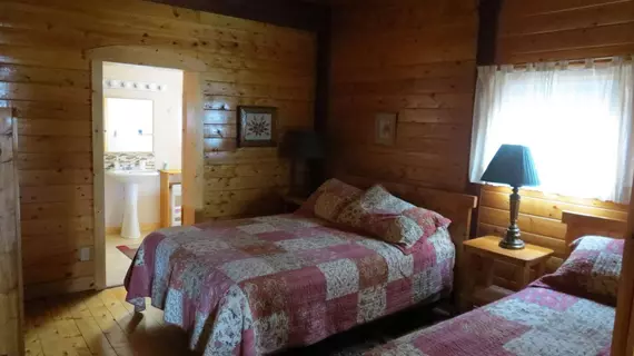 Lazy M Lodge | Alberta - Caroline