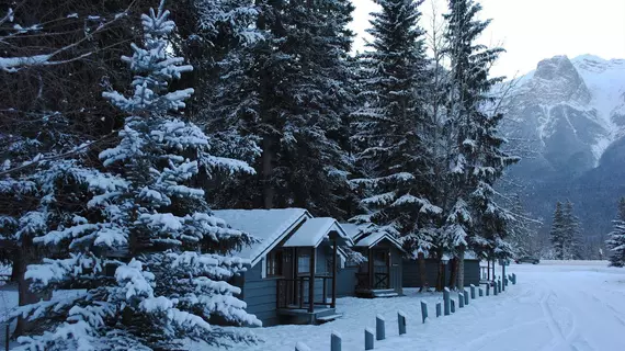 Rundle Cabins | Alberta - Harvie Heights