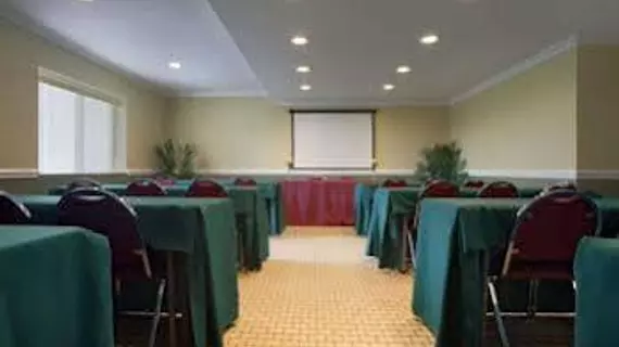 Howard Johnson Inn & Suites Reseda | Kaliforniya - Los Angeles County - Reseda