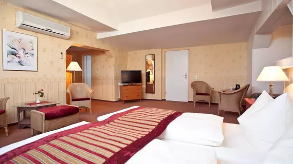 Kult Auberge | Berlin (ve civarı) - Tempelhof-Schoeneberg - Diplomatic Quarter - Batı Berlin Merkezi