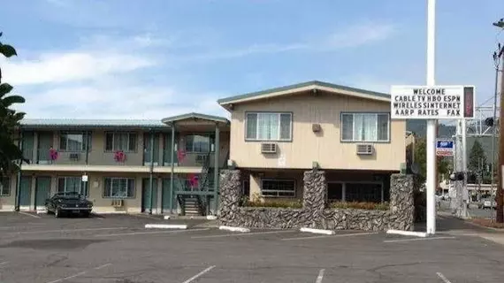 Knights Inn Motel | Oregon - Medford (ve civarı) - Grants Pass