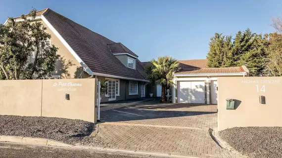 Le Petit Chateau Guest House | Western Cape (il) - West Coast DC - Drakenstein - Cape Town (ve civarı) - Cape Town - Durbanville