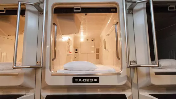 Capsule Hotel Asahi Plaza Shinsaibashi | Osaka (idari bölge) - Osaka (ve civarı) - Osaka City Center - Namba